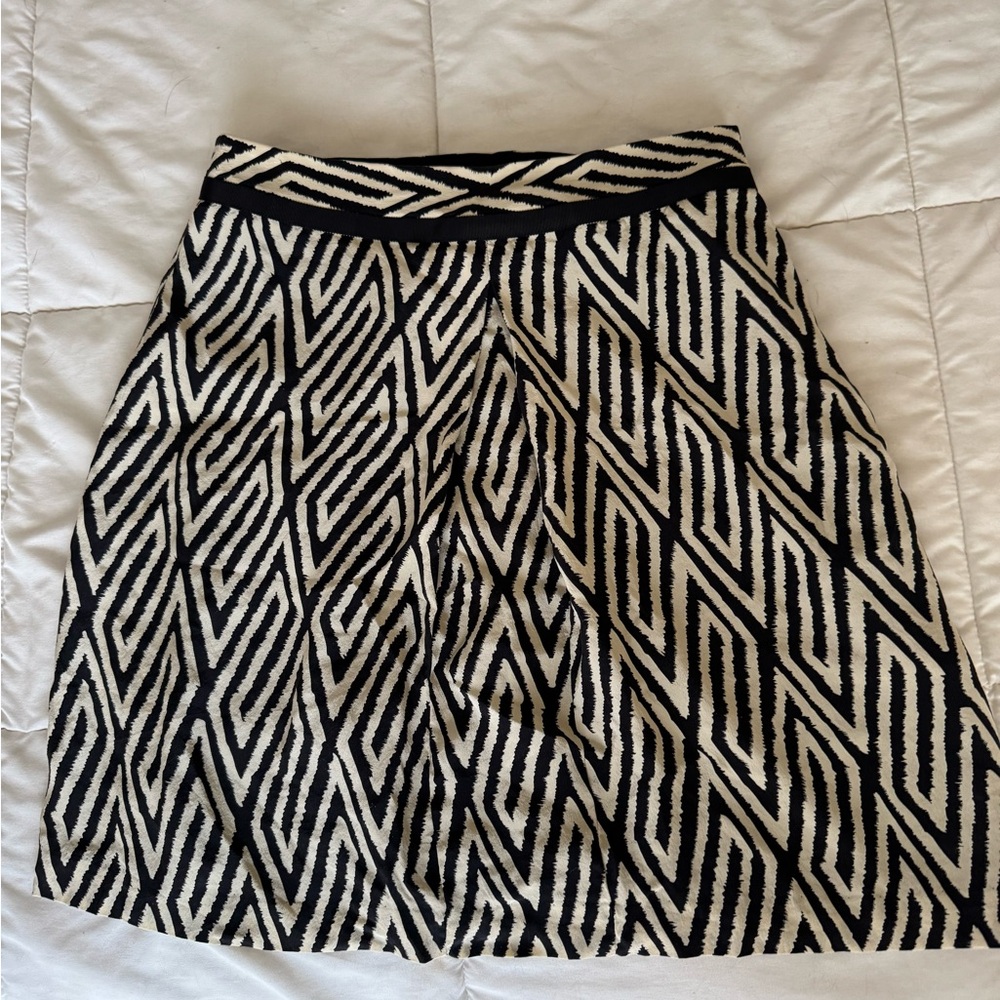 Ann Taylor Black and Cream Patterned A-Line Skirt